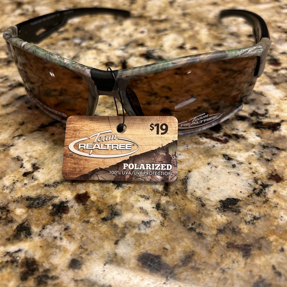 Lot of 21 men’s sunglasses one price